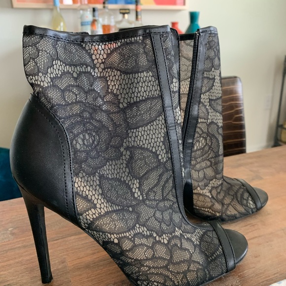 High heel with lace - Picture 3 of 3